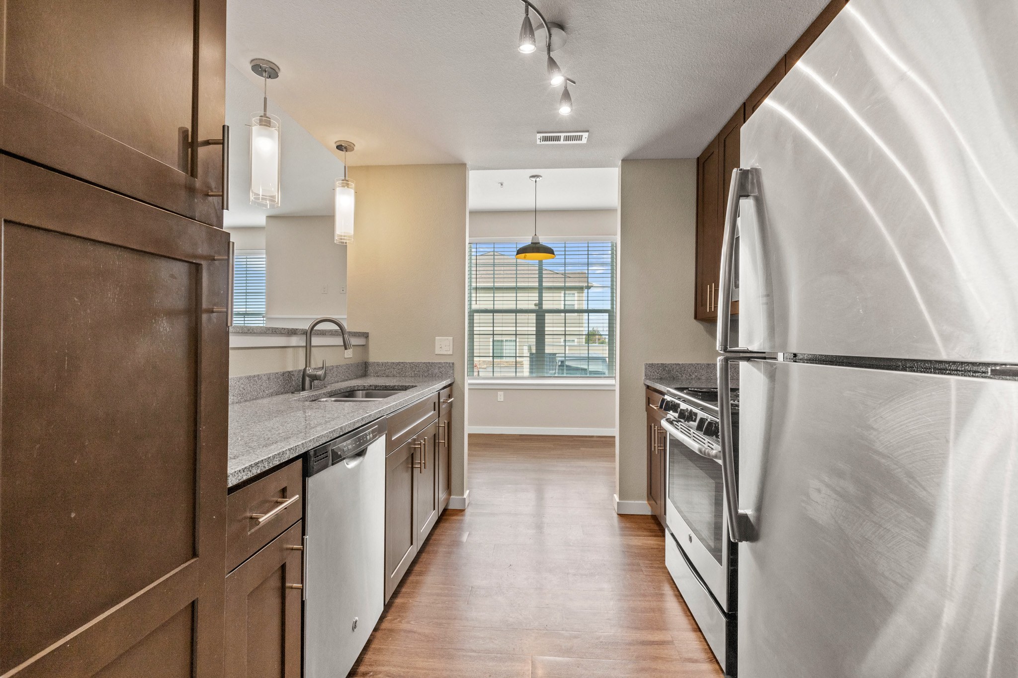 Black Feather Apartment Homes Image 10